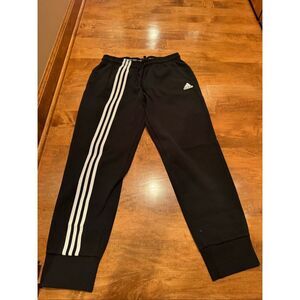 Woman’s adidas joggers large